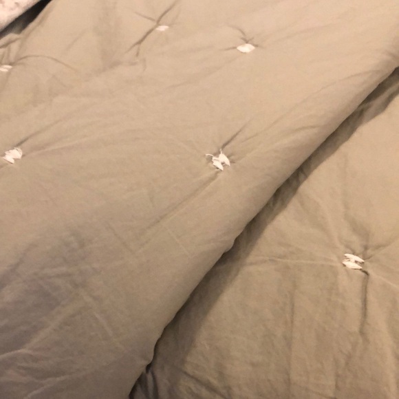 West Elm Green and White Quilted Comforter - Picture 4 of 5